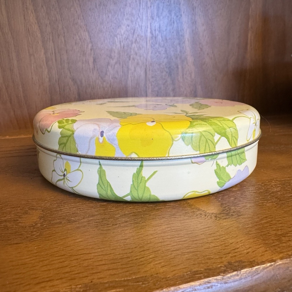 Vintage‎ Avon 1983 Pansy Patch Floral Flat Round Tin Empty - Picture 5 of 7